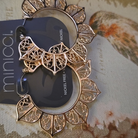 Rose tone mandala style earrings J11 - Picture 3 of 3